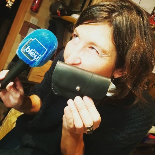Caroline Paul et son porte-monnaie gumesque !